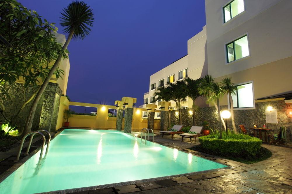 Ibis Malioboro Hotel Yogyakarta Exterior photo